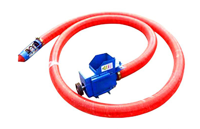 可直接卡在貨車箱的加高壁上，可彎曲可移動，并對谷物有粗略的清選和脫水作用